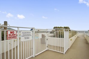 Property grounds - XPLORIE ACTIVITIES & LINENS INCLUDED*! Ocean block 3BR condo 137th St. Rooftop pool, sun deck, fitness center. (Ocean City)