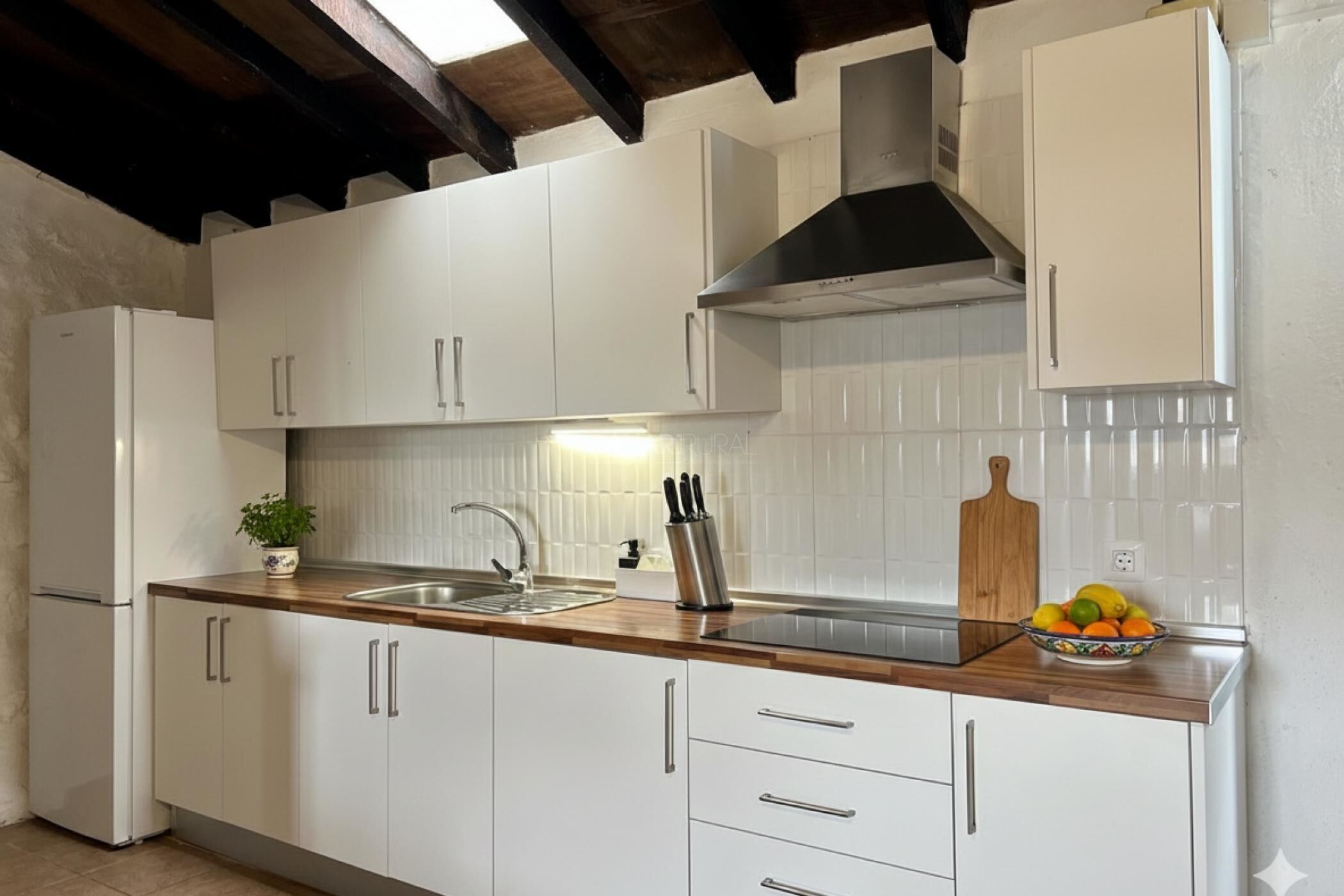 雪櫃、微波爐、咖啡機/沖茶器、多士爐