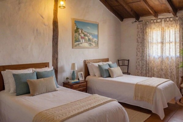 Room - Charming Casa Sofia: Tranquil Private Home with Pool, BBQ in Las Vegas (Granadilla de Abona)
