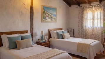 2 bedrooms, free Internet, bed sheets