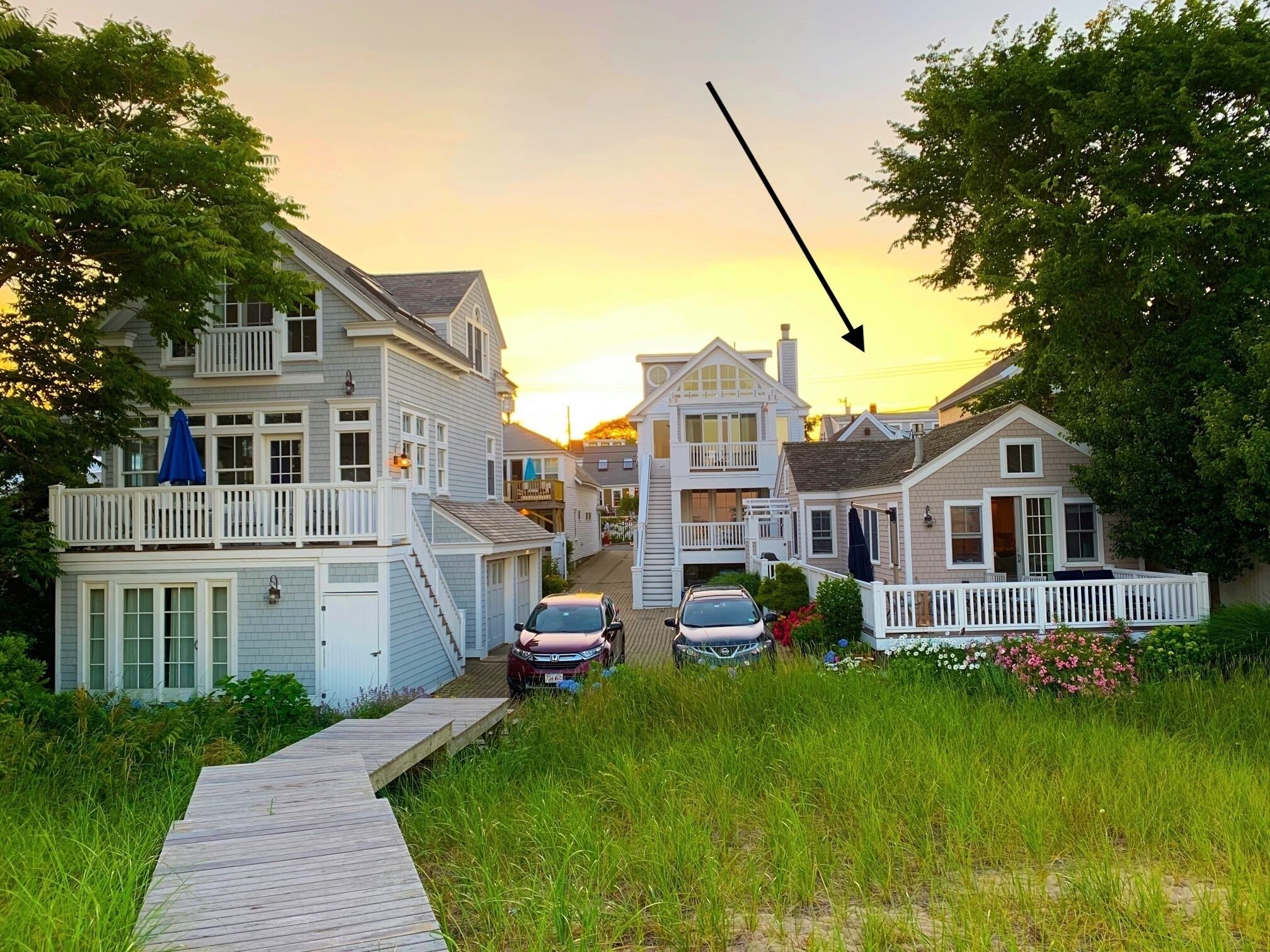 DISCOUNTED 50% through 04/25!!!!  Sunny Cottage w/direct beach access.