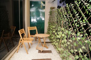 家庭開放式套房, 1 張特大雙人床, 吸煙房, 城市景觀 | 1 間臥室、獨特裝潢、布置獨特、遮光布/窗簾