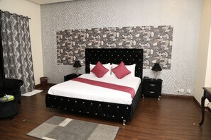 1 bedroom, individually decorated, individually furnished - The Westin Suites Hotel (Lahore)