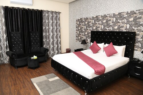 The Westin Suites Hotel