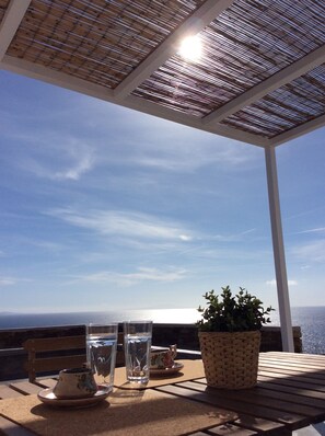 Outdoor dining - The perfect vacations house with sea view (Tinos)