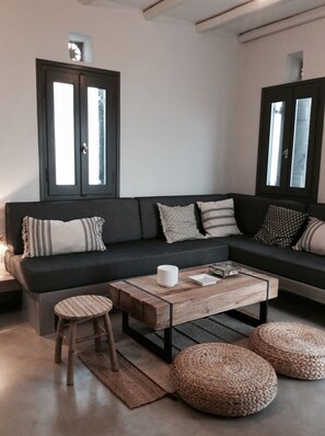 TV, DVD player, music library, stereo - The perfect vacations house with sea view (Tinos)