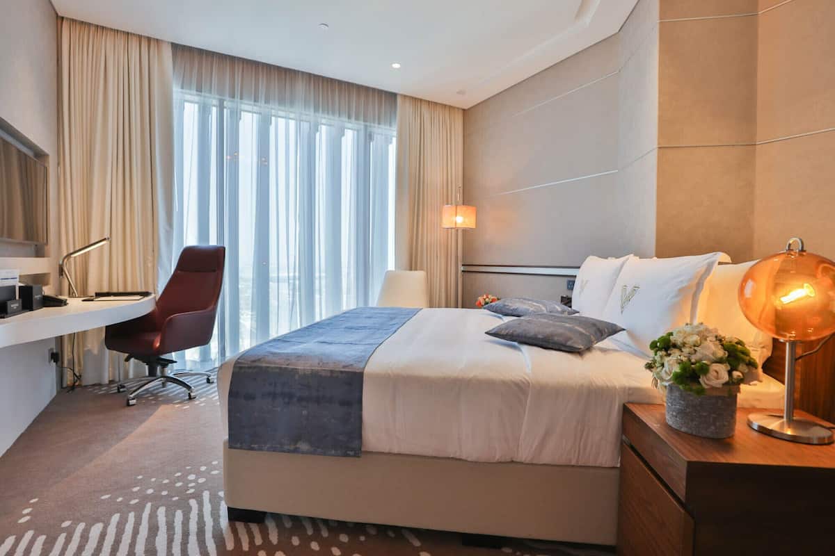 Chambre Deluxe, 1 trĂšs grand lit, vue ville | 1 chambre, minibar, coffres-forts dans les chambres