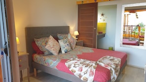Bungalow Confort, hidromasaje, vista a la laguna | Caja de seguridad en la habitación y decoración personalizada 