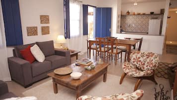 Smart TV, fireplace, streaming services