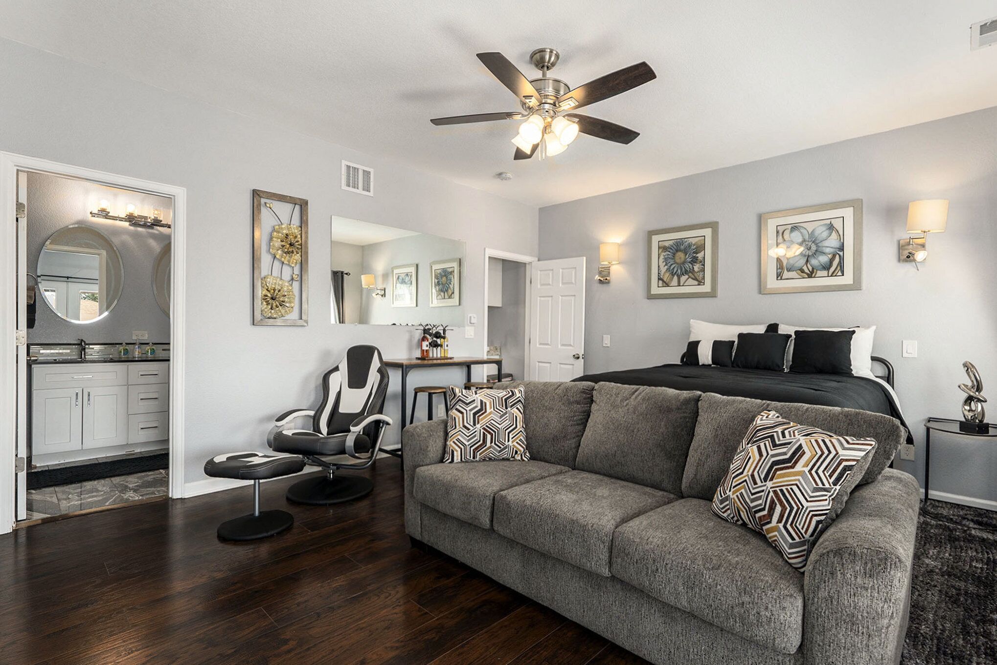 INCREDIBLE MOUNTAIN VIEW FROM THE DECK OF THIS LUXURY APARTMENT SUITE