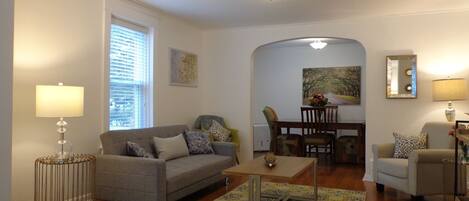 Smart TV, DVD player, books, offices