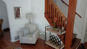 Smart TV, DVD player, books, offices