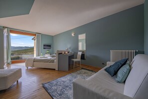6 makuuhuonetta, vauvan matkasänky, Wi-Fi