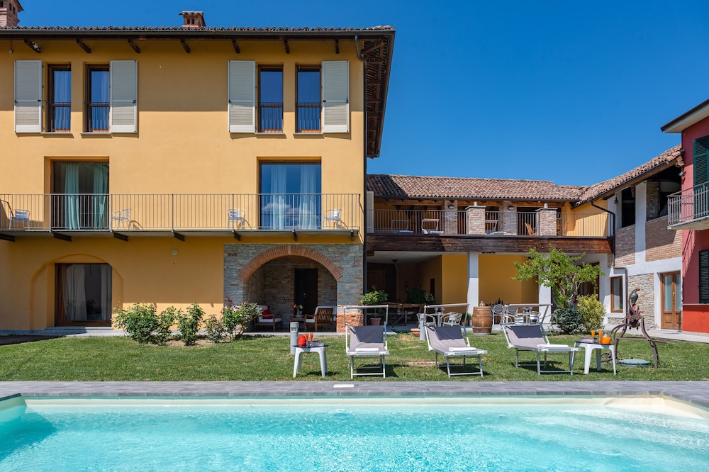 LA MARTINA VILLA,luxury villa upon vineyards with a private swimming pool