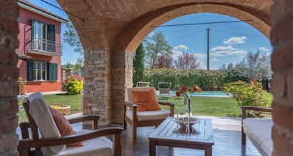 LA MARTINA VILLA, villa de lujo en viñedos con una piscina privada