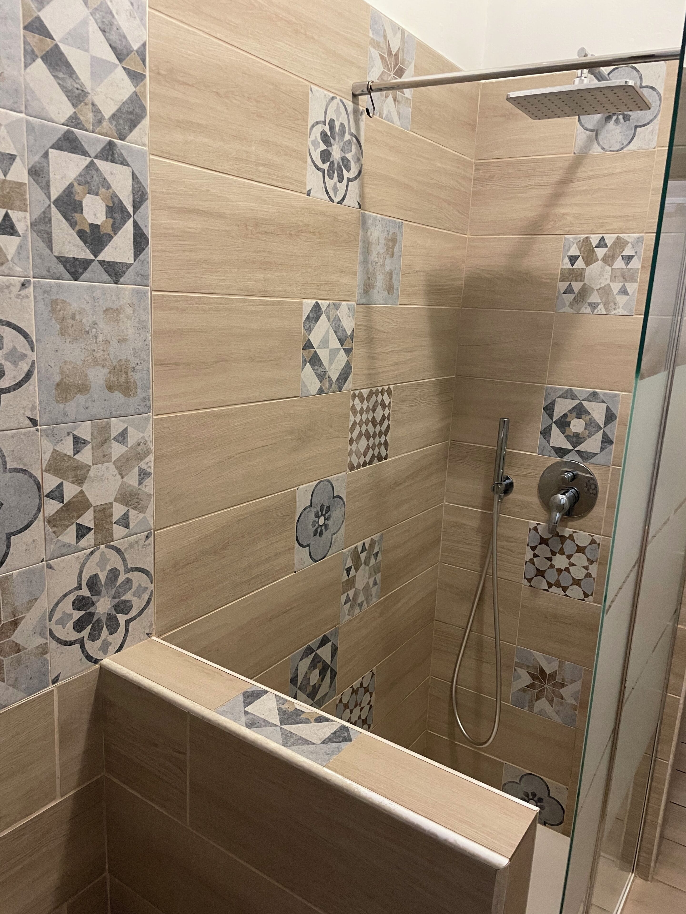 Dusche, Haartrockner, Bidet, Handtücher