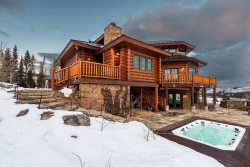 Luxurious Hillside Lodge on a Working Wyoming Ranch