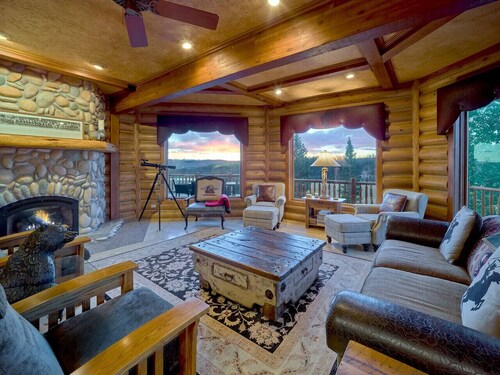 Luxurious Hillside Lodge on a Working Wyoming Ranch