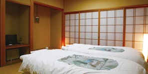 Kamar (Japanese Western Style, For 2 People) | Brankas, Wi-Fi gratis, dan seprai linen