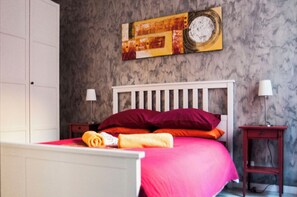1 habitación, tabla de planchar con plancha, wifi gratis y ropa de cama