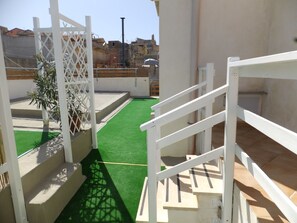 المنطقة المحيطة بالمنشأة