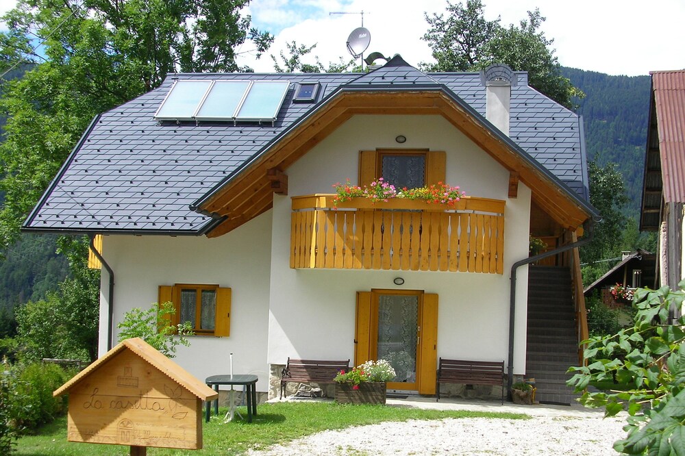 "La Casetta" YOUR HOME FOR MOUNTAIN HOLIDAYS