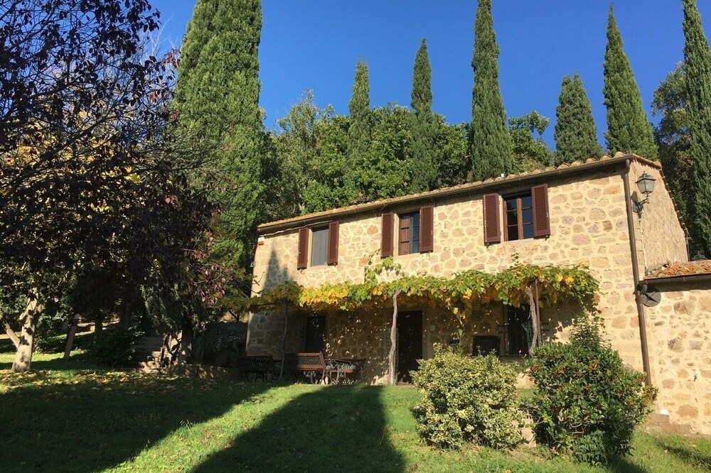 HOLIDAYS IN AN ANCIENT TUSCAN FARM - THE LAKE