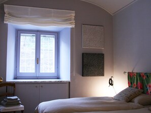 2 Schlafzimmer, Schreibtisch, Bügeleisen/Bügelbrett, Reisekinderbett