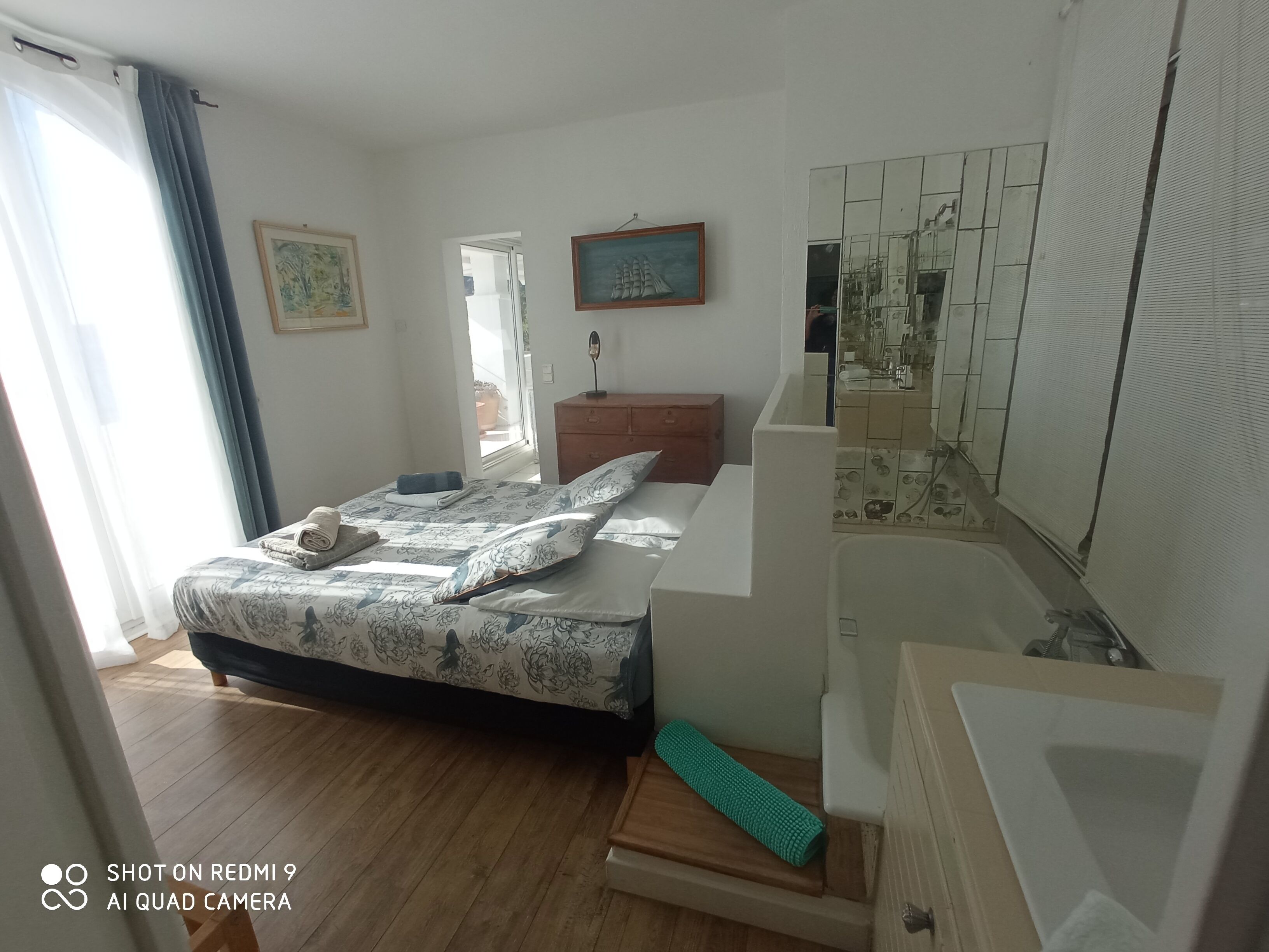 PENTHOUSE UP TO THE SEA