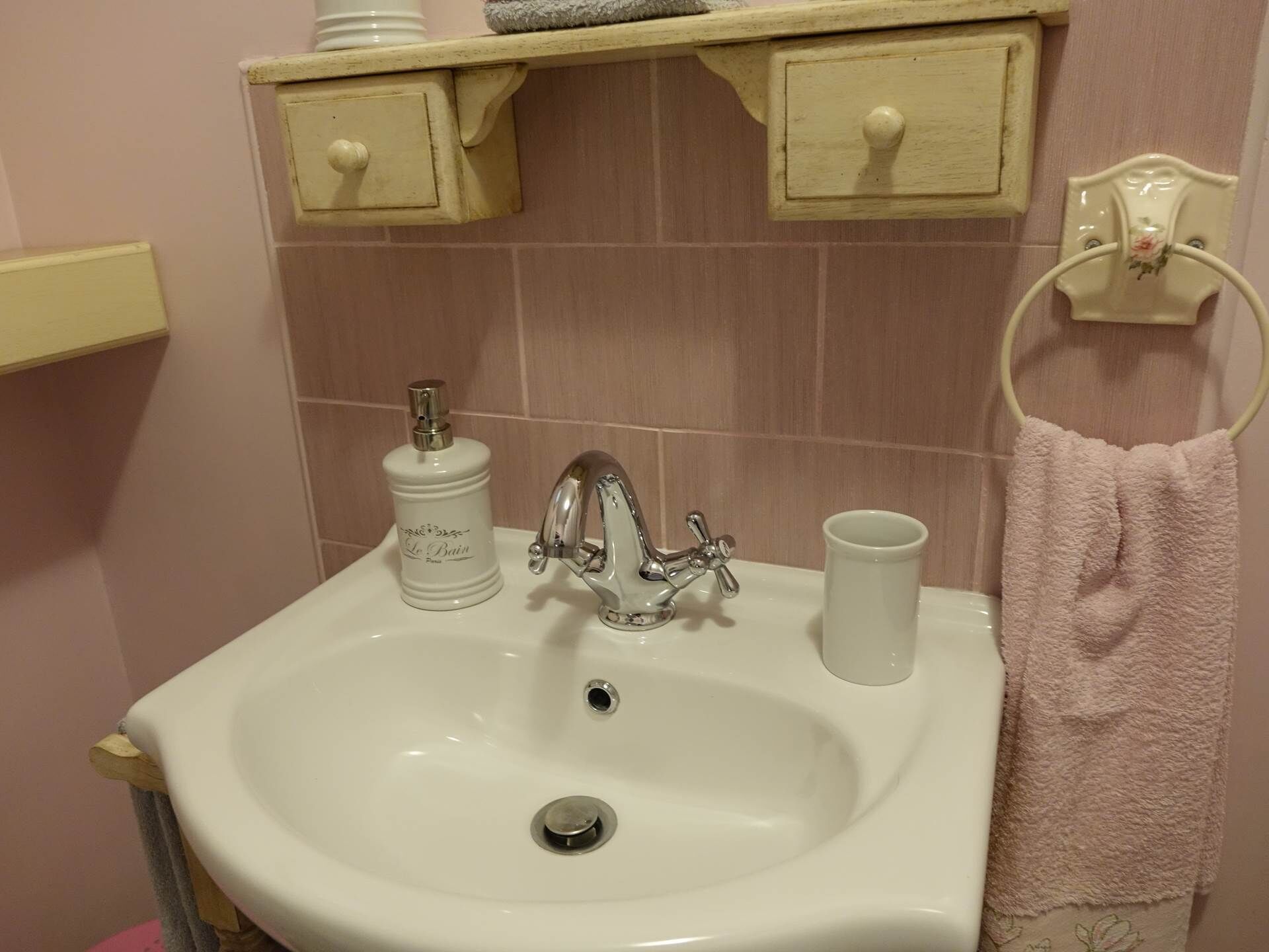 Hårføner og håndklær