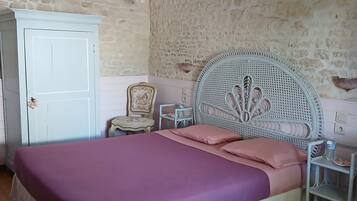 1 chambre, lit parapluie, Wi-Fi gratuit, draps fournis