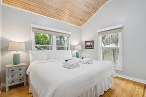 2 bedrooms, iron/ironing board, free WiFi, bed sheets