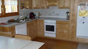 Réfrigérateur, four, plaque de cuisson, lave-vaisselle