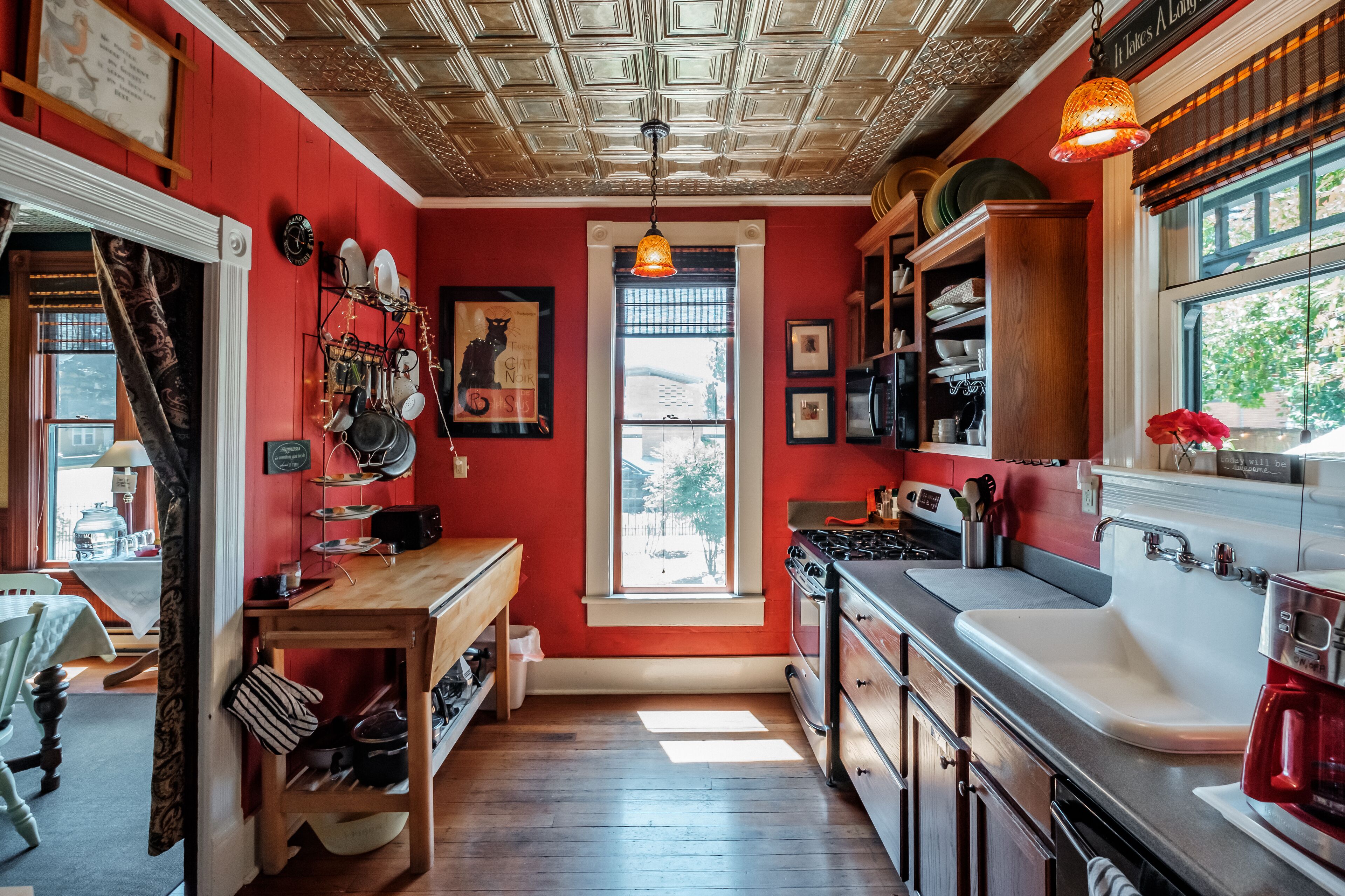 Historic & Charming Home In Willamette Valley Wine Country 1 Block from WOU