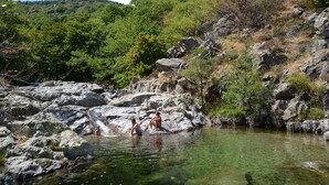 A natural setting with a clear water body surrounded by rocks and greenery. - Les Mazades, gîte  large terrace Labellisé Esprit parc national des Cévennes. (Charnavas)