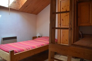 4 slaapkamers, een strijkplank/strijkijzer, internet