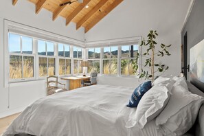 3 bedrooms, desk, iron/ironing board, WiFi