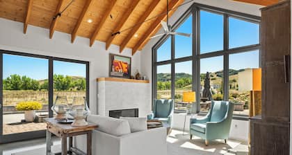 Vineyard Farmhouse Estate with pool & pickleball