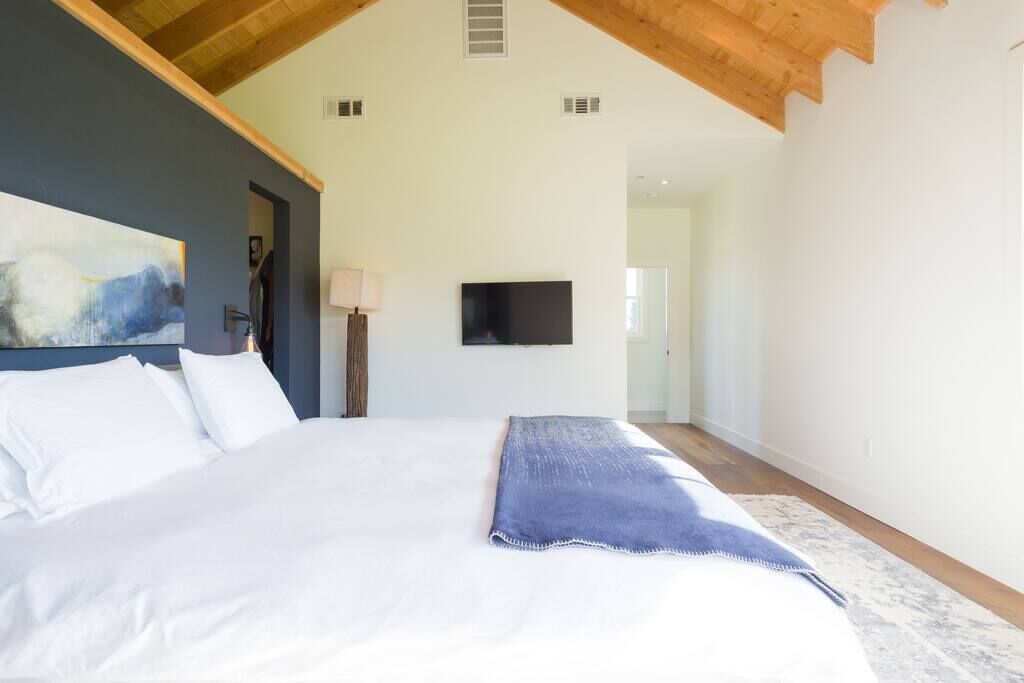 Vineyard Farmhouse Estate with pool/spa/gym