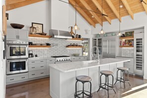 Refrigerador, microondas, horno, placa de cocina