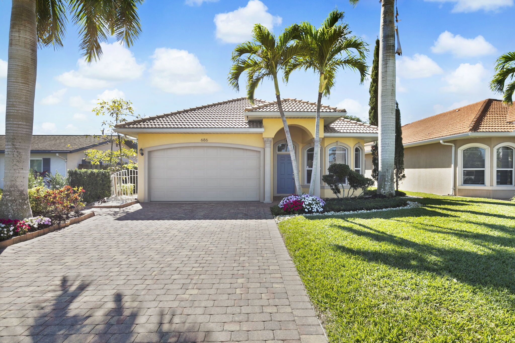 Beautiful 3BR Vacation Home with Heated Pool - Naples Park