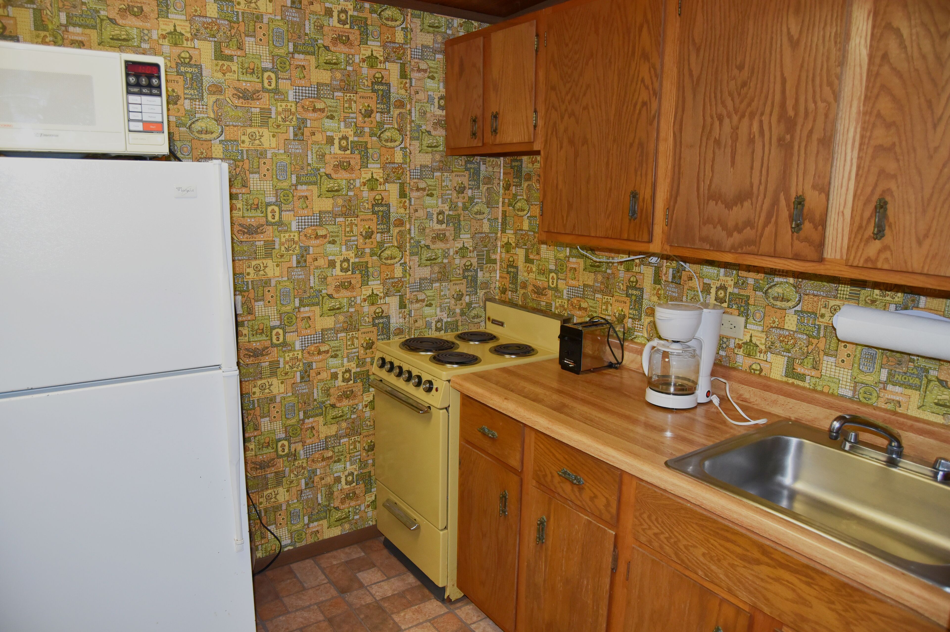 Lakeside 1 Bedroom Cabin, Sleeps 4+