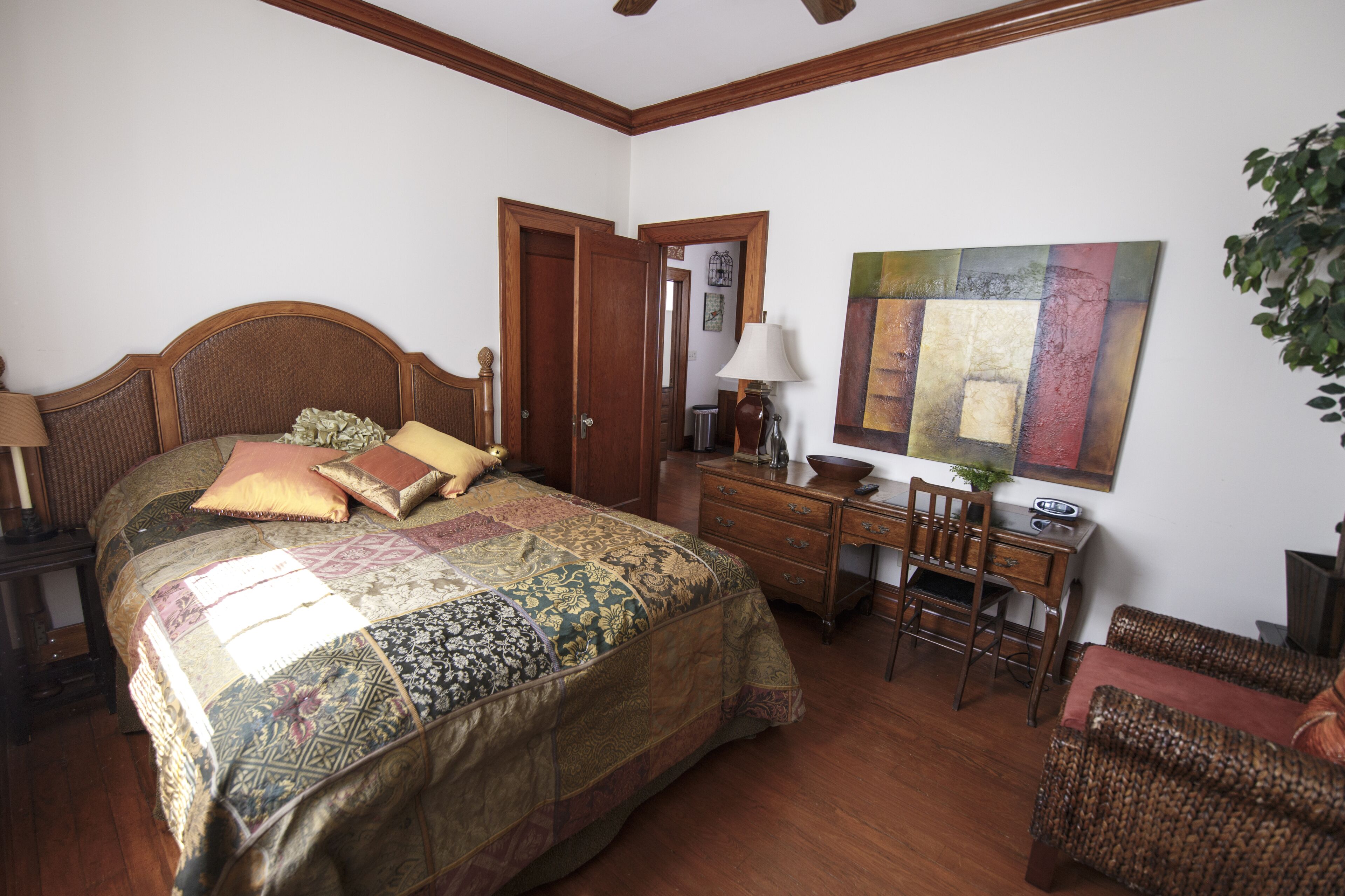 2 عدّة غرف نوم ومكواة/لوح كي وواي فاي وملاءات أسرّة