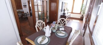 Quaint Old House close to everything