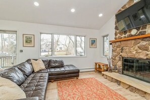 TV, fireplace, DVD player, books