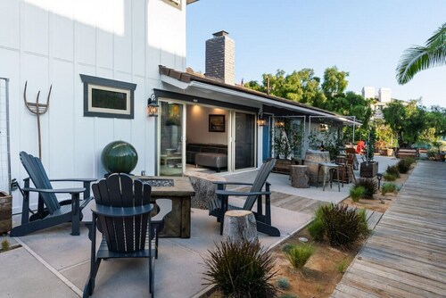 Rare 10 bedroom property, newly remodeled, centrally located with a huge outdoor living space.