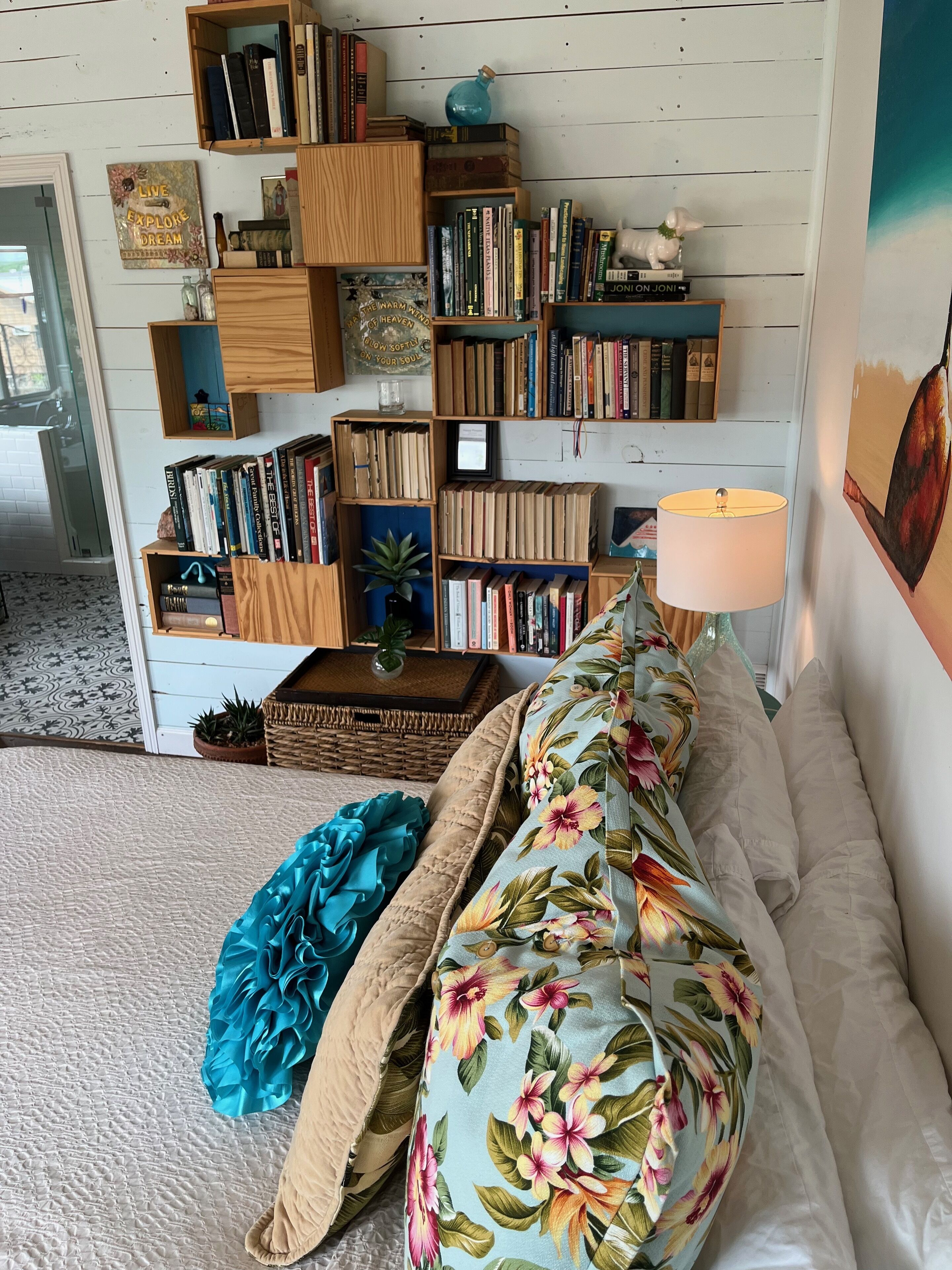 Truly unique, one-of-kind, Artsy & Luxurious! Lake Travis retreat for two!