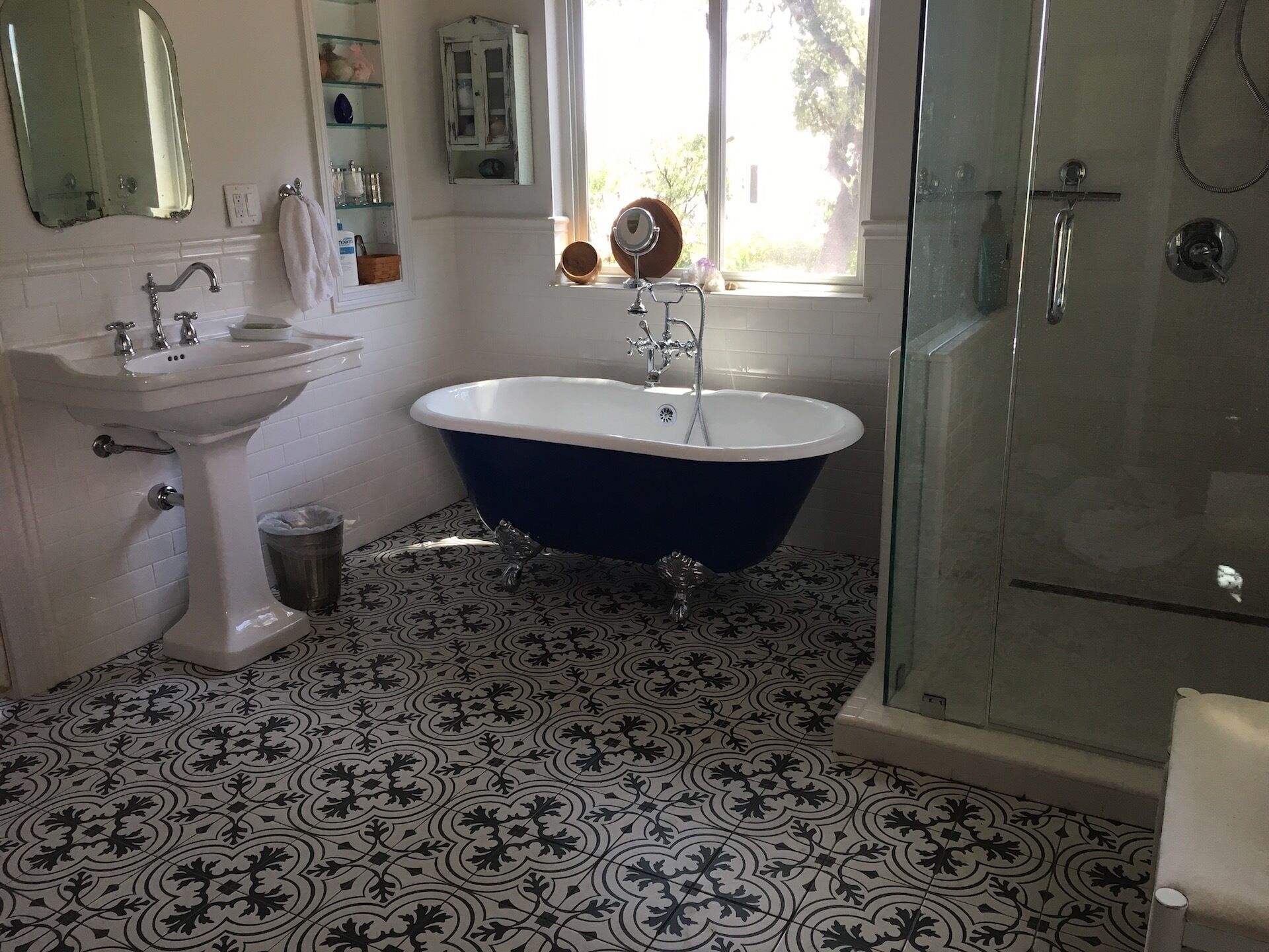 Truly unique, one-of-kind, Artsy & Luxurious! Lake Travis retreat for two!