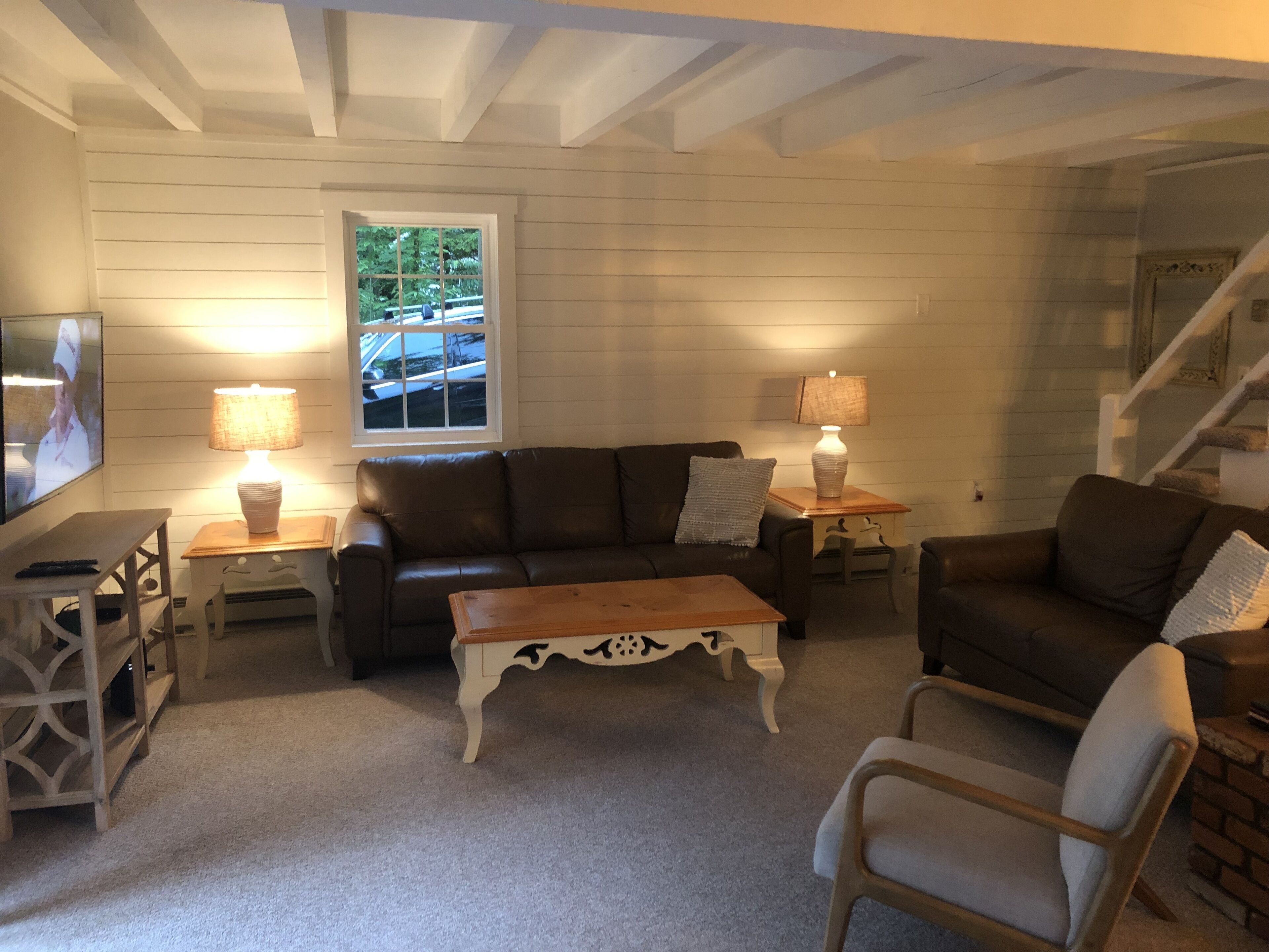 Beautiful Home in Bolton Landing. Short walk to town & beach!