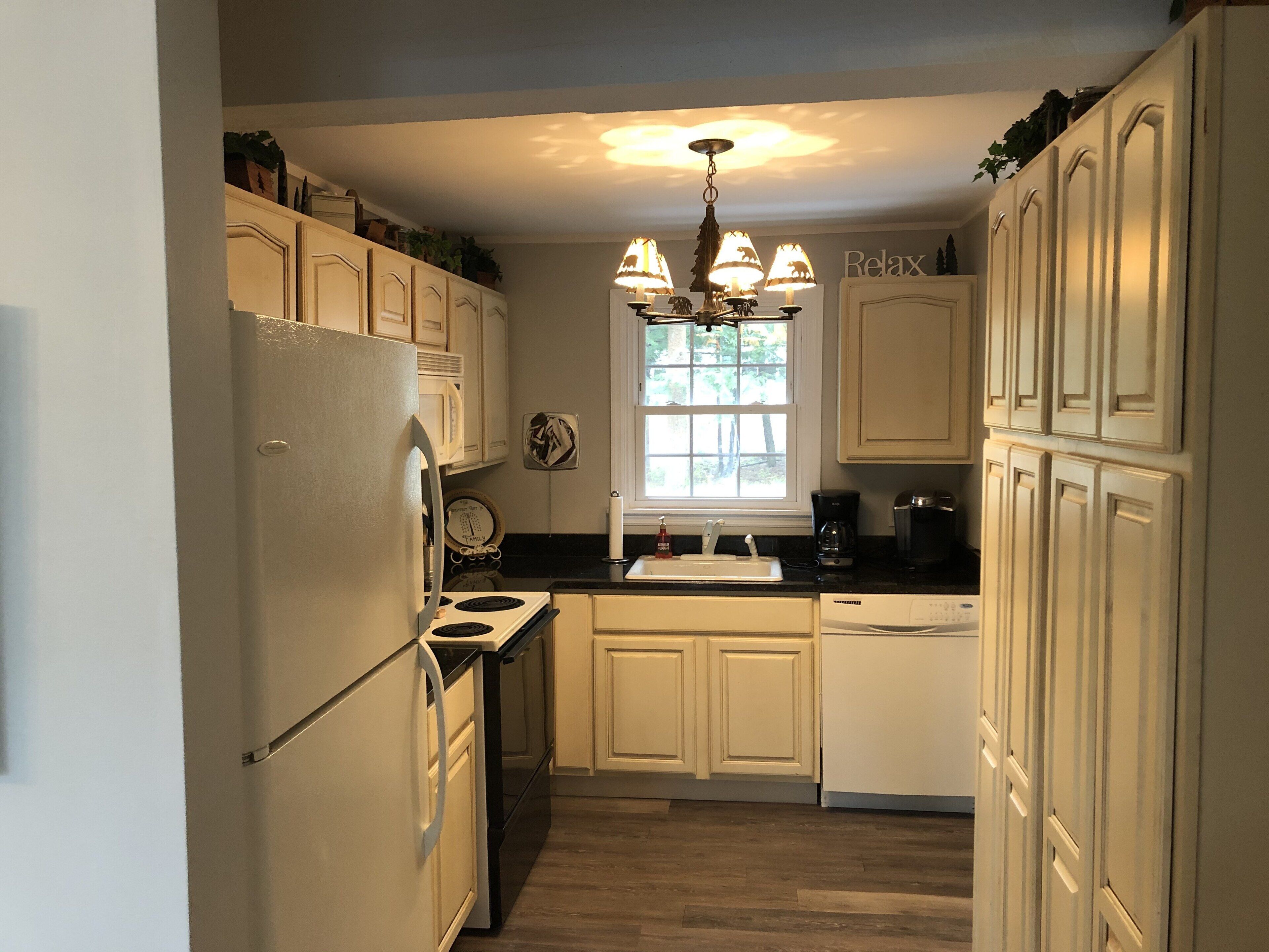 Beautiful Home in Bolton Landing. Short walk to town & beach!